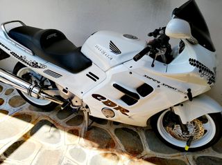 Honda CBR 1000F 1991-thumb-2