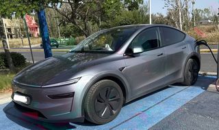 Tesla Model Y 2025 LONG RANGE DUAL MOTOR