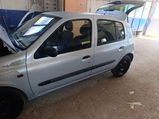 Renault Clio 2001-thumb-2