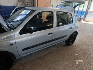 Renault Clio 2001-thumb-3