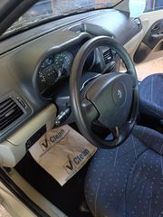 Renault Clio 2001-thumb-10