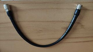 RF CABLE RG-213/U ΜΑΖΙ ΜΕ ΔΥΟ (2) ΚΟΝΕΚΤΟΡΕΣ (Ν-Ν) ΑΡΣΕΝΙΚΟΥΣ.