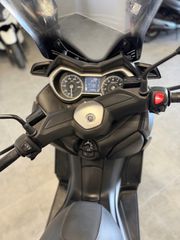 Yamaha XMAX 300 2018 Yamaha Xmax 300-thumb-9