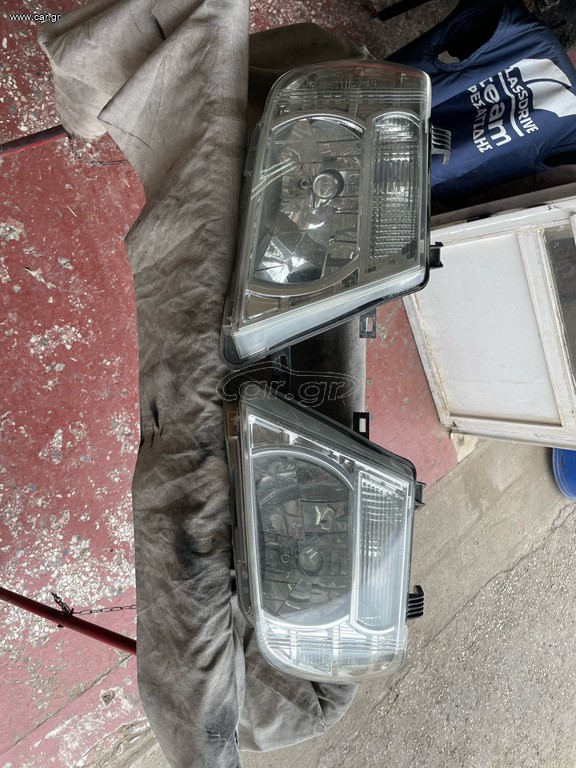 Navara D40 εμπρός φανάρια