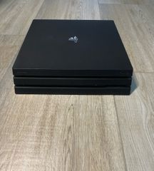 PS4 PRO + 2 χειριστηρια + 15 disc games