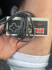 Αυθεντικό Χειριστήριο Nintendo NES (NES-004) & Κασέτα 3-in-1 (PAL)