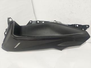 Αριστερό πάτωμα με καρίνα από YAMAHA XMAX300 2023-25 (BMK-F7481-00)