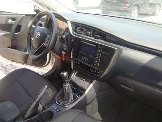 Toyota Auris 2018-thumb-6
