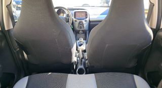 Toyota Aygo 2015 1.0_X_PLAY_F1_AUTOMATO_Led_Camera_-thumb-30