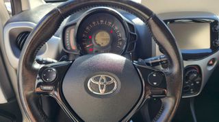 Toyota Aygo 2015 1.0_X_PLAY_F1_AUTOMATO_Led_Camera_-thumb-11