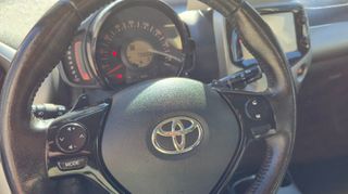 Toyota Aygo 2015 1.0_X_PLAY_F1_AUTOMATO_Led_Camera_-thumb-14