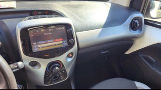 Toyota Aygo 2015 1.0_X_PLAY_F1_AUTOMATO_Led_Camera_-thumb-15