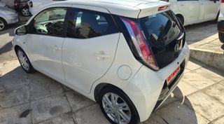 Toyota Aygo 2015 1.0_X_PLAY_F1_AUTOMATO_Led_Camera_-thumb-24