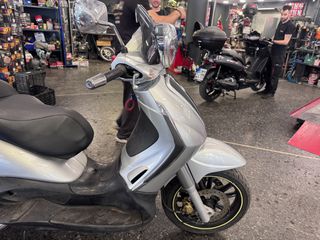 Piaggio Beverly 400 2009-thumb-7