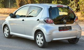 Toyota Aygo 2011-thumb-6