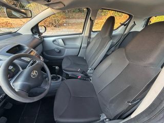 Toyota Aygo 2011-thumb-9