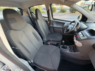 Toyota Aygo 2011-thumb-11