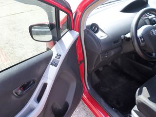 Toyota Yaris 2006-thumb-7