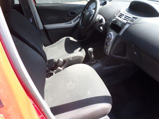 Toyota Yaris 2006-thumb-10