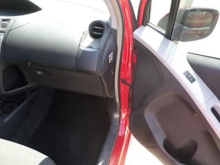 Toyota Yaris 2006-thumb-11