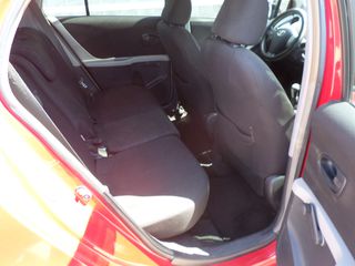 Toyota Yaris 2006-thumb-12