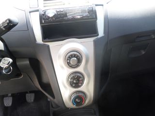 Toyota Yaris 2006-thumb-15
