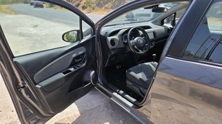 Toyota Yaris 2016 1.5 Hybrid Comfort-thumb-12