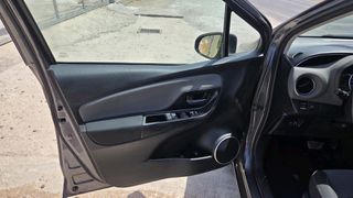 Toyota Yaris 2016 1.5 Hybrid Comfort-thumb-14
