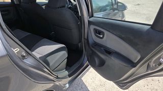 Toyota Yaris 2016 1.5 Hybrid Comfort-thumb-17