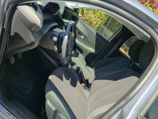 Peugeot 208 2022 1.2_STYLE_101hp-thumb-9