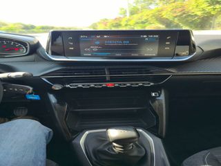 Peugeot 208 2022 1.2_STYLE_101hp-thumb-18