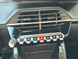 Peugeot 208 2022 1.2_STYLE_101hp-thumb-20