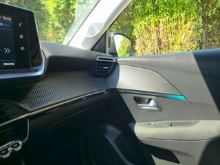Peugeot 208 2022 1.2_STYLE_101hp-thumb-28