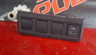 TOYOTA COROLLA CROSS 2022-2027 ΘΥΡΑ USB (86190-12080)