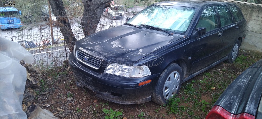 Volvo V40 '04