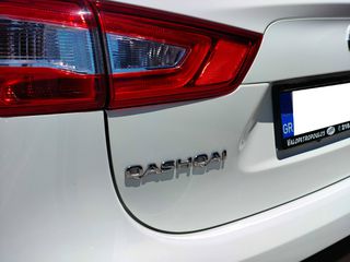 Nissan Qashqai 2015 1.6cc 130hp DCI ACENTA PREMIUM  4X4-thumb-27