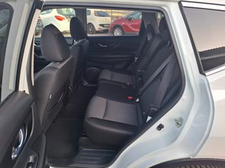 Nissan X-Trail 2019-thumb-10