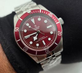 Tudor Black Bay Burgundy-thumb-5