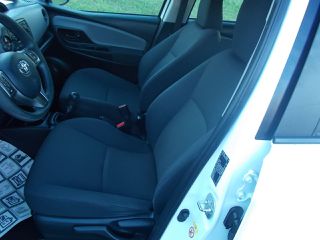 Toyota Yaris 2018 Cool-thumb-5