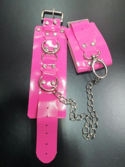 BDSM Ροζ χειροπέδες από μαλακό δέρμα