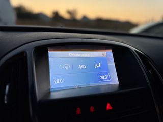 Opel Astra 2012 1.7 DIESEL CDTI Clima/Navi Full Extra-thumb-29