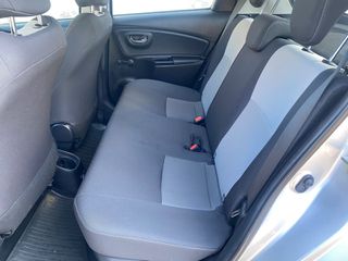 Toyota Yaris 2018-thumb-6