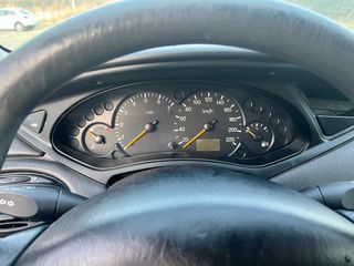 Ford Focus 2000 1.6-thumb-4