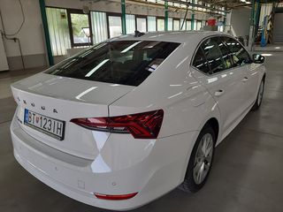 Skoda Octavia 2023-thumb-1