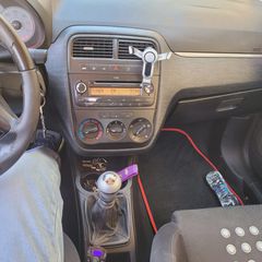Fiat Grande Punto 2011-thumb-13