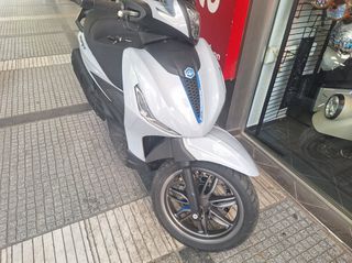 Piaggio Beverly 400 2025 HPE S-thumb-5