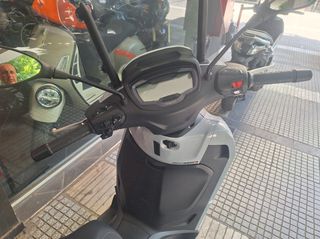 Piaggio Beverly 400 2025 HPE S-thumb-10