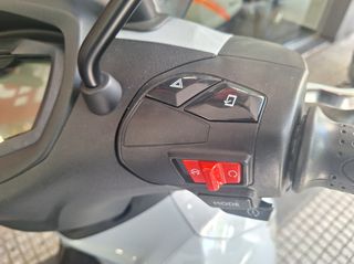 Piaggio Beverly 400 2025 HPE S-thumb-12