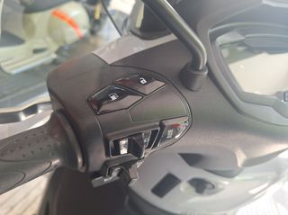 Piaggio Beverly 400 2025 HPE S-thumb-13