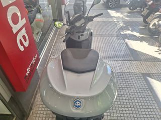 Piaggio Beverly 400 2025 HPE S-thumb-15